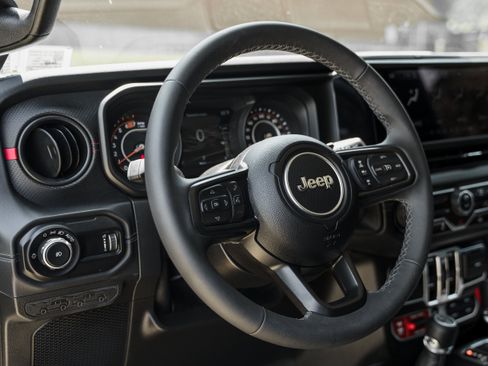 Used 2026 Jeep Wrangler Unlimited Rubicon AWD/4WD image 10