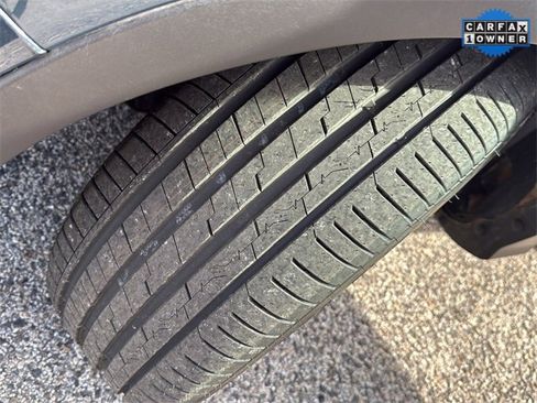 Used 2019 Ford Escape Titanium image 10