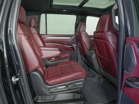 Used 2026 Cadillac Escalade ESV Sport w/ Touring Package image 11