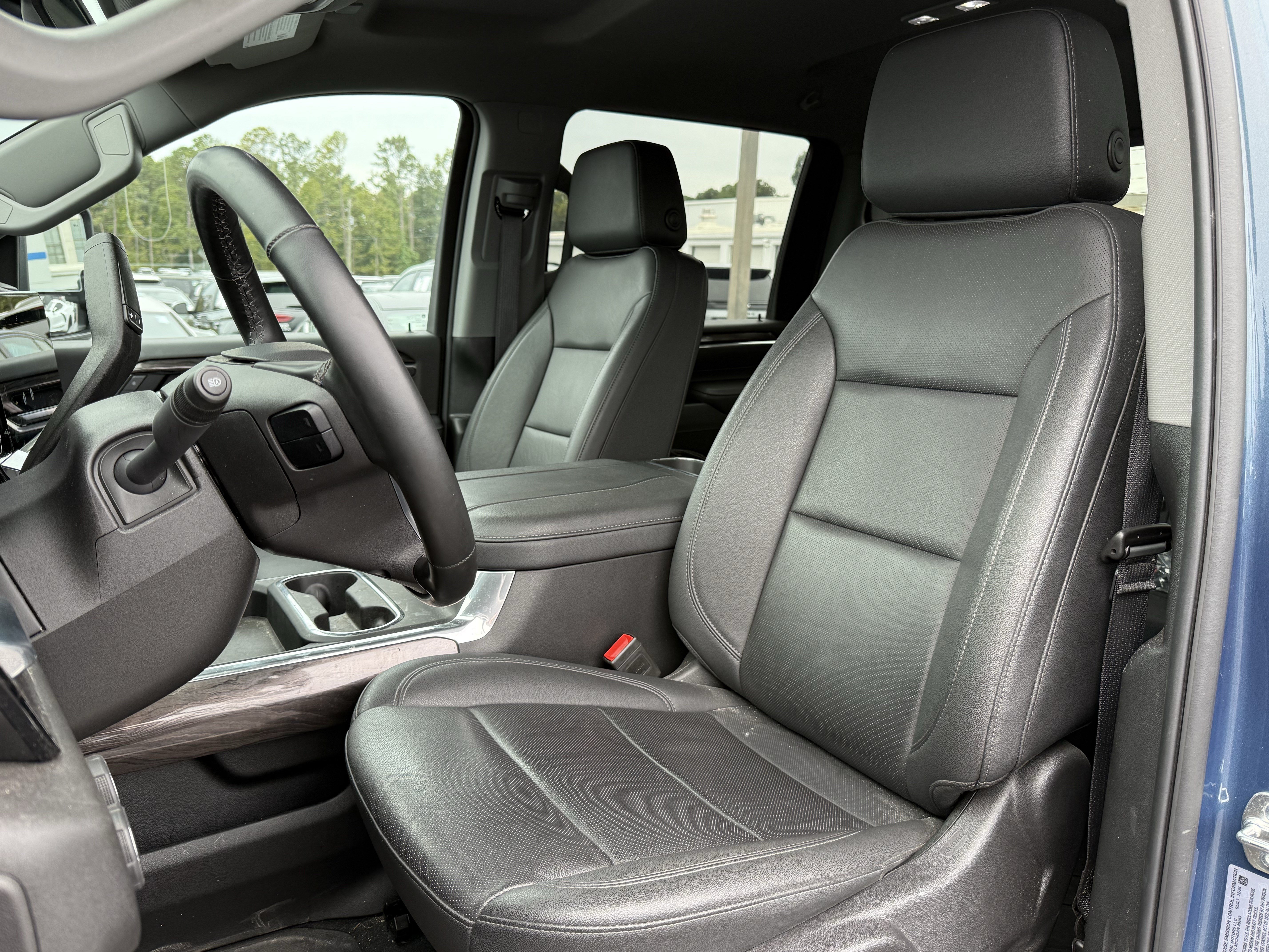 Used 2025 Chevrolet Silverado 2500 LTZ w/ LTZ Convenience Package AWD/4WD image 7