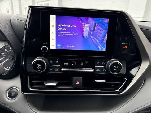 Used 2024 Toyota Highlander LE AWD/4WD image 31