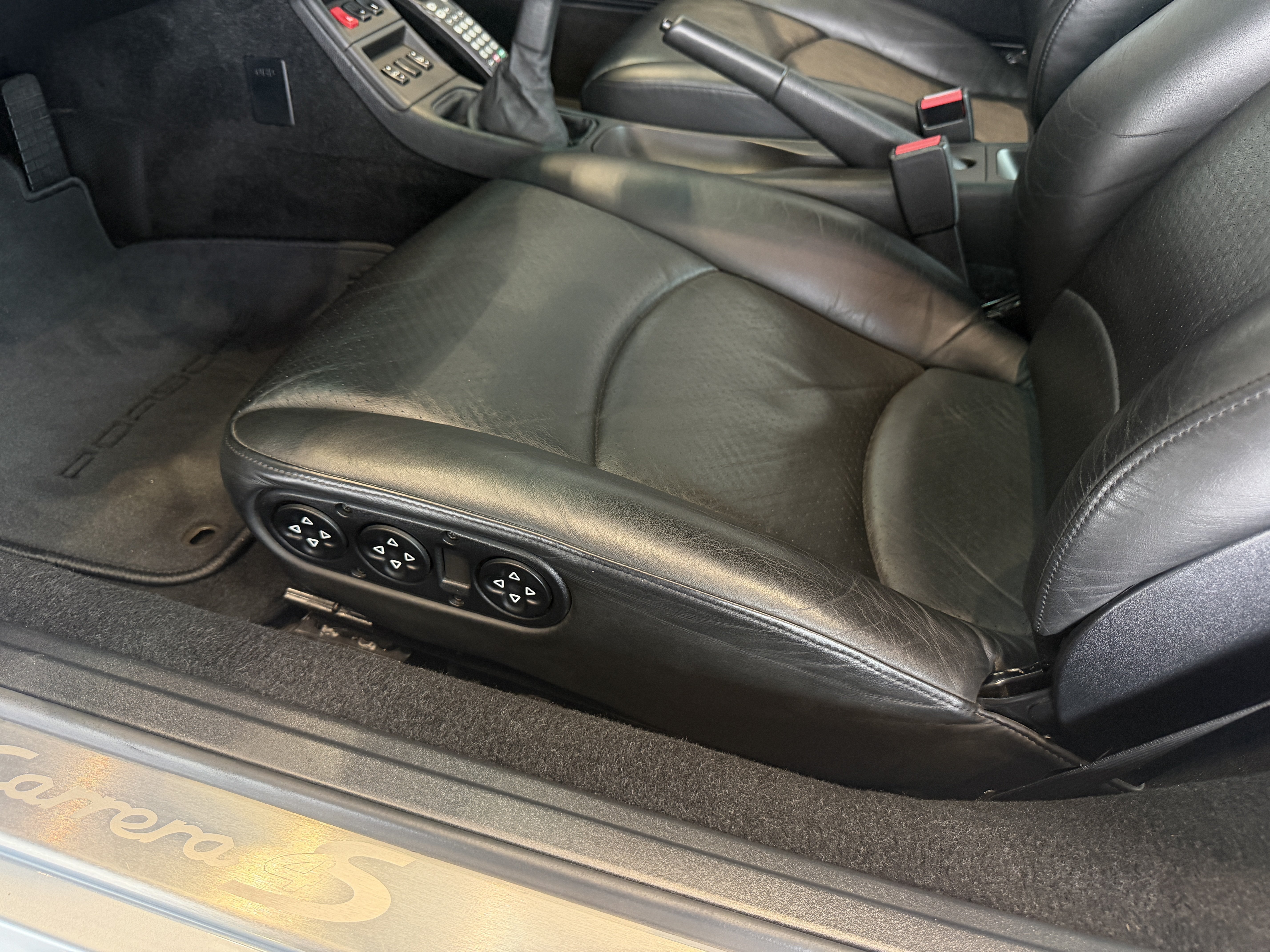 Used 1996 Porsche 911 Carrera 4S AWD/4WD image 16