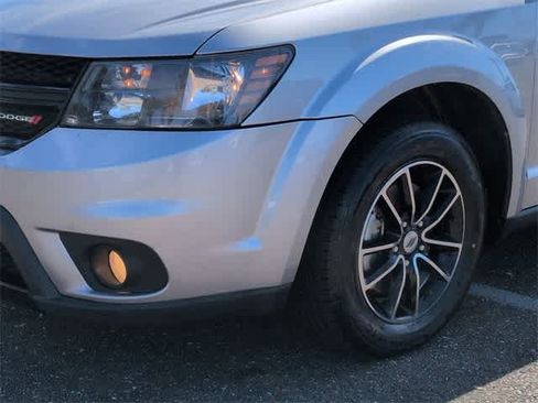 Used 2019 Dodge Journey SE w/ Blacktop Package image 11