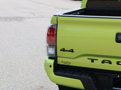 Used 2022 Toyota Tacoma SR5 AWD/4WD image 6