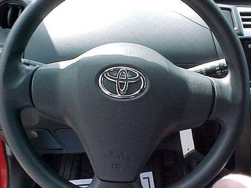 Used 2007 Toyota Yaris 2-Door Hatchback image 17
