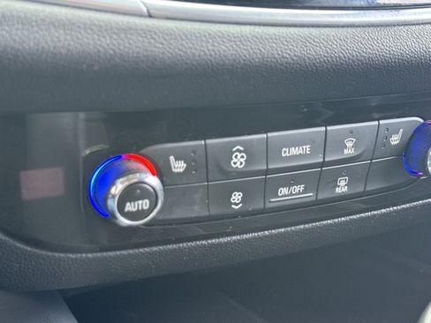 Used 2020 Buick Enclave Essence w/ Sound and Sites Package image 25