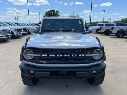 New 2026 Ford Bronco Outer Banks w/ Sasquatch Package AWD/4WD image 2