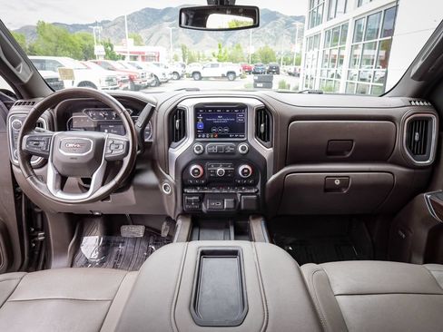 Used 2022 GMC Sierra 2500 SLT w/ SLT Preferred Package AWD/4WD image 17