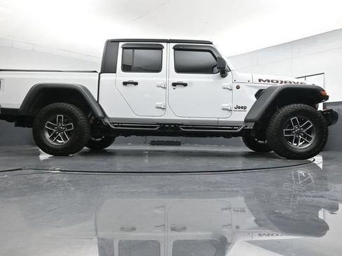 Used 2024 Jeep Gladiator Mojave w/ Technology Group AWD/4WD image 29