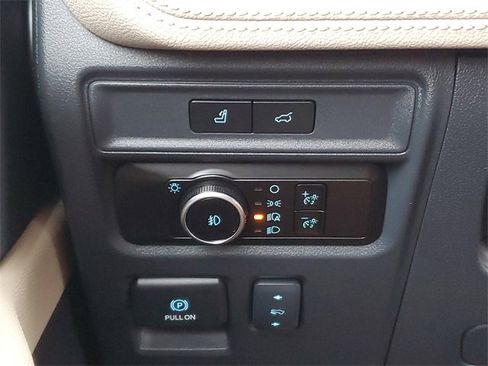 Used 2023 Ford Expedition Max Limited image 25