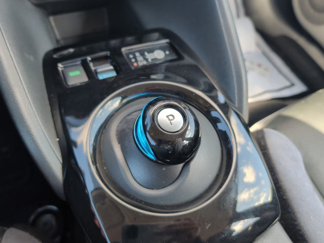 Used 2018 Nissan Leaf SL w/ SL Technology Package FWD image 18