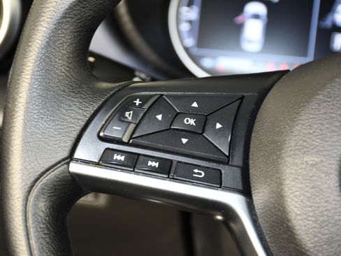 Used 2025 Nissan Versa SV FWD image 21