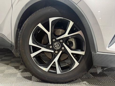 Used 2018 Toyota C-HR XLE FWD image 36