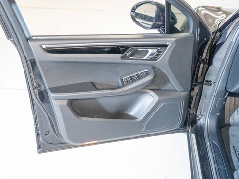 Certified 2023 Porsche Macan AWD/4WD image 16
