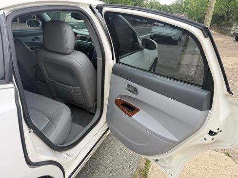 Used 2005 Buick LaCrosse CXL w/ Gold Convenience Package FWD image 13