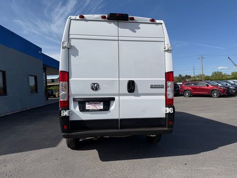 Used 2023 RAM ProMaster 2500 FWD image 8