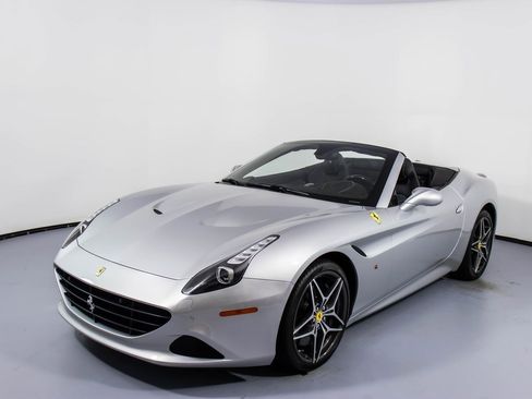 Used 2016 Ferrari California T image 10