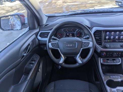 Used 2023 GMC Acadia SLE w/ Driver Convenience Package image 3