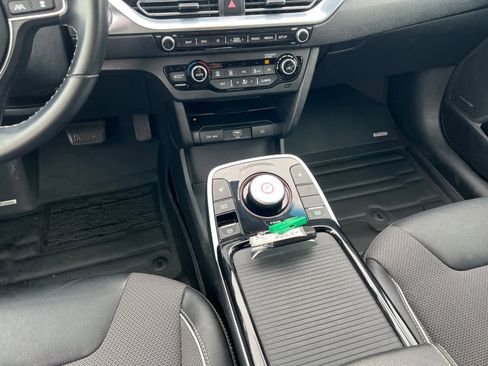 Used 2022 Kia Niro EX FWD image 15