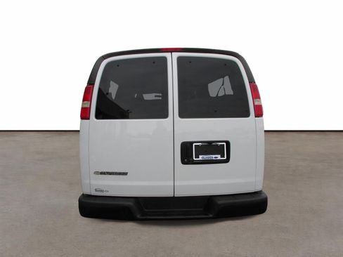 Used 2019 Chevrolet Express 3500 LS image 4