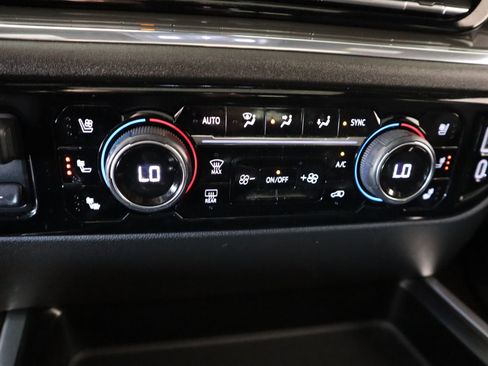 Used 2024 Chevrolet Silverado 2500 High Country w/ Technology Package image 7