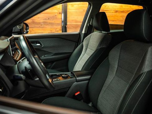 Used 2023 Nissan Rogue SV image 9