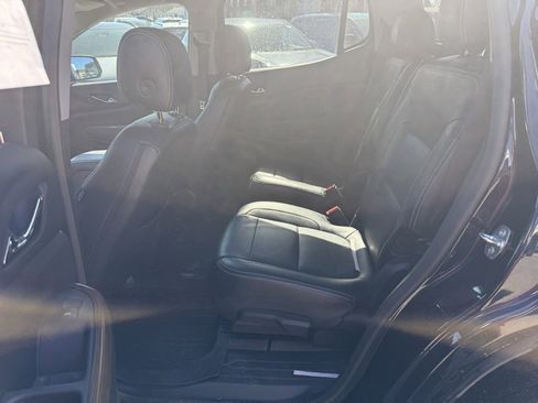 Used 2021 GMC Acadia SLE w/ Driver Convenience Package image 9