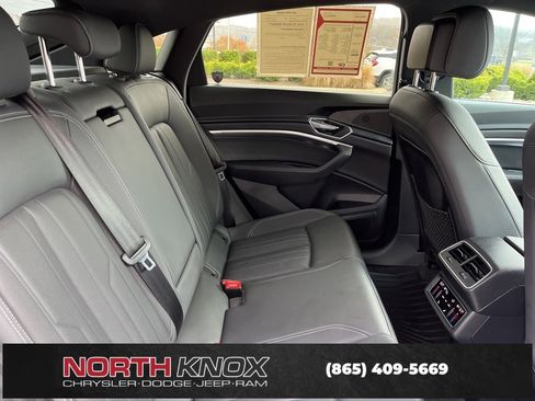 Used 2023 Audi e-tron Premium Plus w/ Premium Plus Package image 23