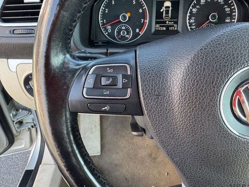 Used 2012 Volkswagen Eos Komfort FWD image 13