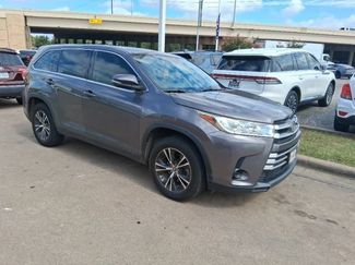Used 2019 Toyota Highlander LE FWD video 1