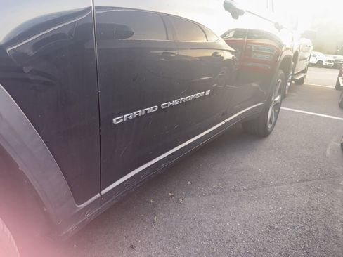 Used 2021 Jeep Grand Cherokee L Limited w/ Luxury Tech Group II image 3