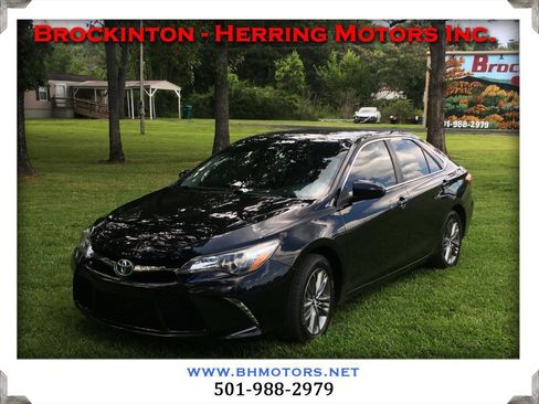 Used 2017 Toyota Camry SE w/ Moonroof Package image 1