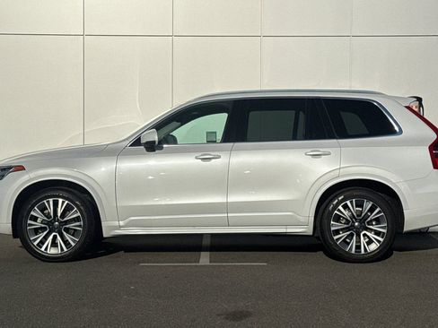 Used 2022 Volvo XC90 T5 Momentum w/ Advanced Package image 2