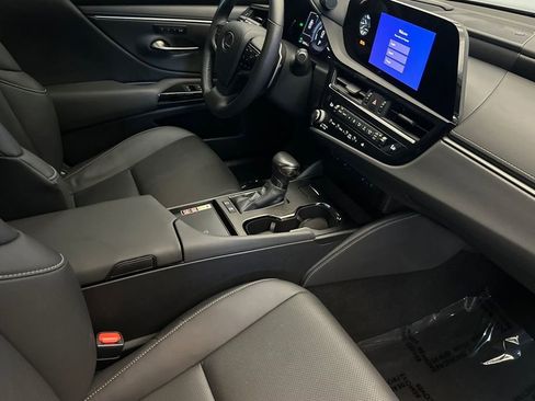 Certified 2023 Lexus ES 300h w/ Premium Package image 15