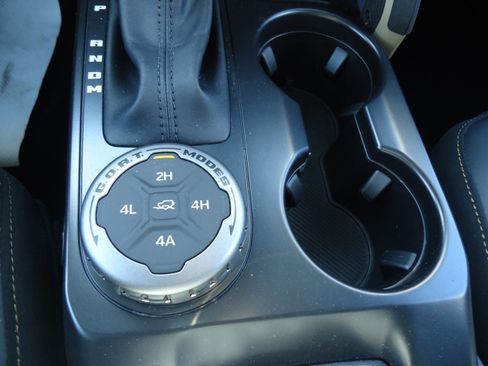 Used 2025 Ford Bronco Badlands AWD/4WD image 22