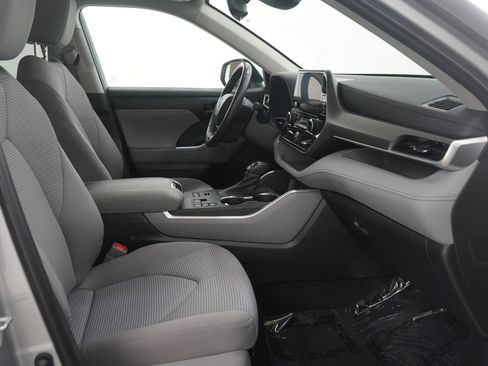 Used 2023 Toyota Highlander LE image 13