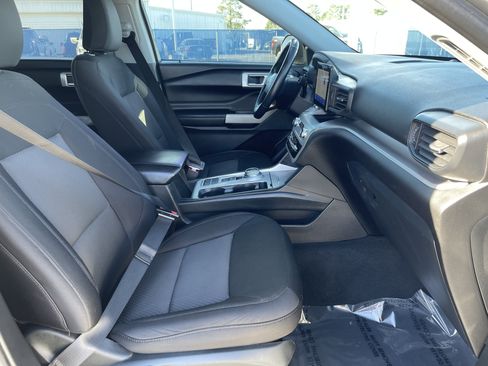 Used 2022 Ford Explorer XLT image 17