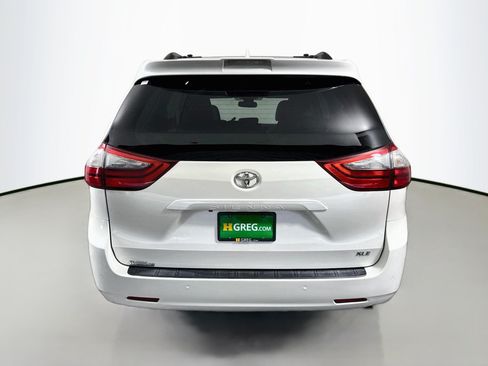 Used 2020 Toyota Sienna XLE w/ XLE Navigation Package FWD image 8