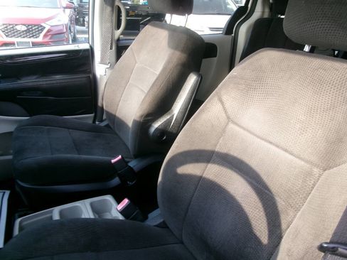 Used 2013 Dodge Grand Caravan SE image 13