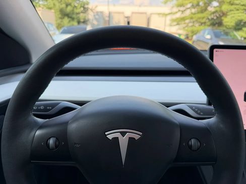 Used 2023 Tesla Model Y Long Range AWD/4WD image 25