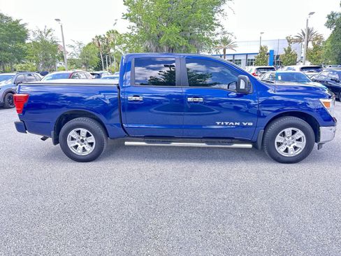 Used 2018 Nissan Titan SV w/ SV Convenience Package AWD/4WD image 7