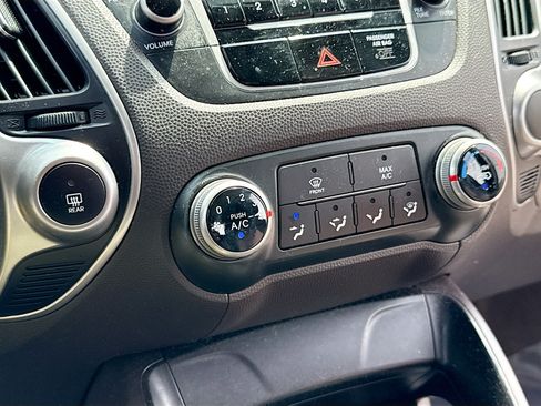 Used 2010 Hyundai Tucson GLS w/ Popular Equipment Pkg 2 FWD image 11