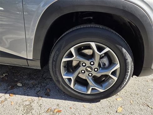 Certified 2025 Chevrolet Trax LT w/ LT Convenience Package image 27