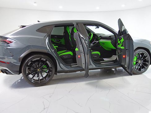 Used 2022 Lamborghini Urus AWD/4WD image 14