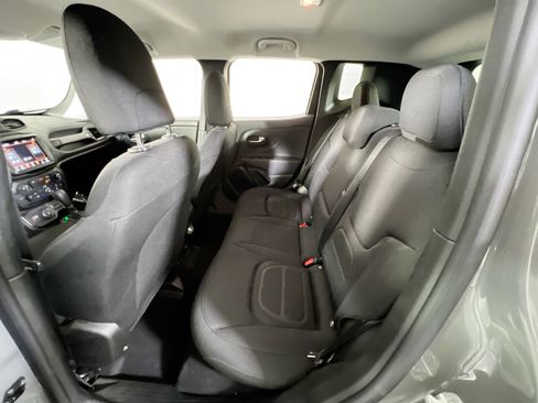 Used 2022 Jeep Renegade Latitude w/ Convenience Group AWD/4WD image 24