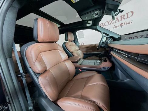 New 2026 Lincoln Navigator Reserve AWD/4WD image 32