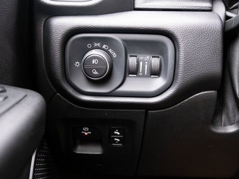 Used 2019 RAM 1500 Big Horn image 12