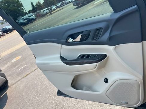 Used 2020 GMC Acadia Denali AWD/4WD image 19
