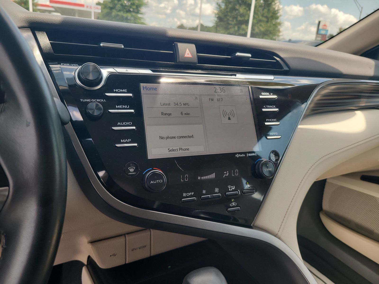 Used 2020 Toyota Camry XLE FWD image 18