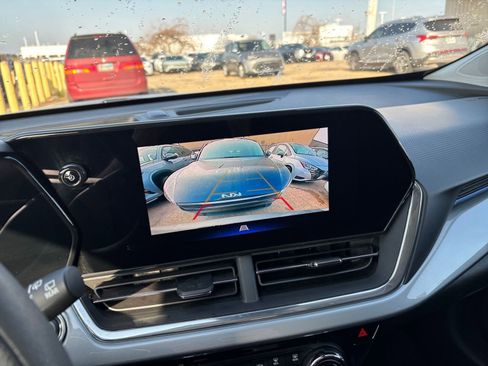 Used 2025 Chevrolet Trax LT image 22